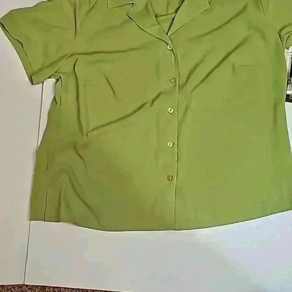 Elementz Womens top sz 1X color green shortsleeve blouse button front ca… - Picture 8 of 15